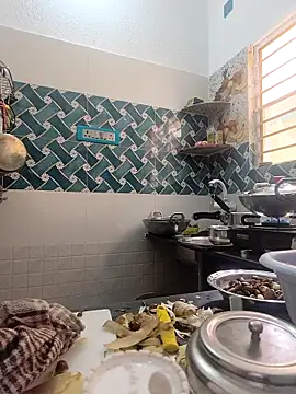 Hot-Tinaa live cam profile