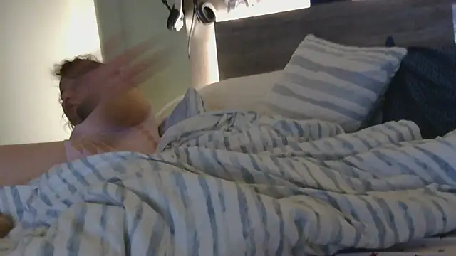 kimsupremesissy Live Webcam on Stripchat