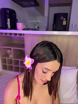 Webcam Model (Bella-taylorr)  is live.Free join now!