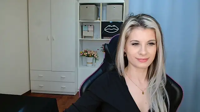 kristineglow - KristineGlow's free webcam - UK Sex Cams