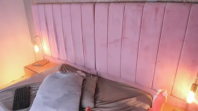 Hillary_Collins1 live cam profile