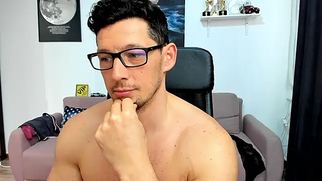 brutusk08 (Ask my age) - Get me naked ;)