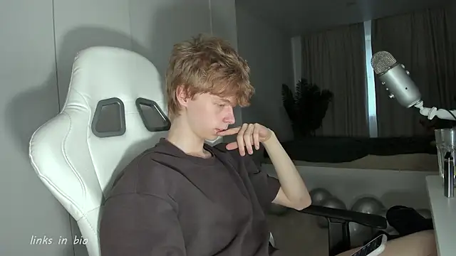 wawesuc (M twink) - naked