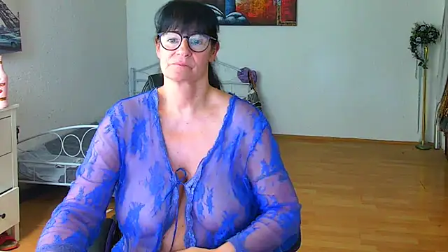 sylly (F mature) - riesendildo fick