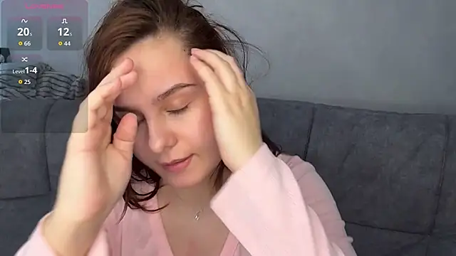 ellaizatelly (F young) - ❤️Eye contact & bite lips❤️