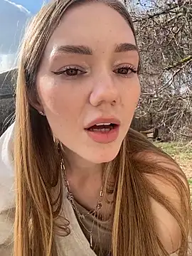 Webcam Model (MilaMoone) is live