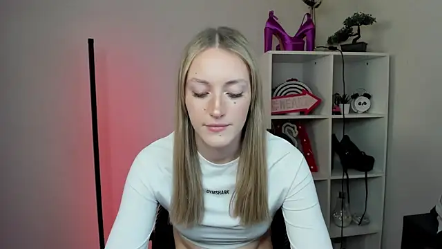 evelynblond - EvelynBlond's free webcam - UK Sex Cams