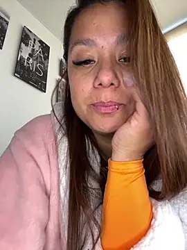 pretty__milf - Pretty__Milf's free webcam - UK Sex Cams