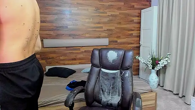 maxkaiden (M young) - Clothes On THe Floor