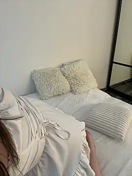 Live cam model PumaShyXD broadcasting live