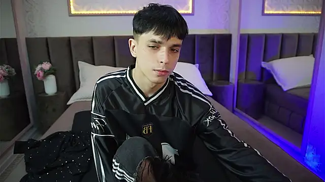 clarkbev (M twink) - Full naked + oil flex💕next -> CumShow💕