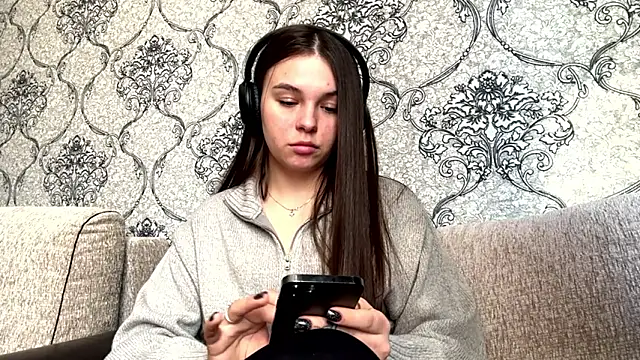 akikoankrom (F young) - Sexy eyes contact to get enjoy