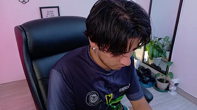 Elian_savoy live sex cam