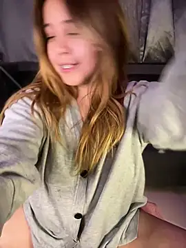 MerlyG live cam profile