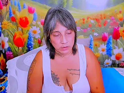 indianroxy live cam profile