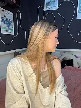 MilaMoone live sex cam