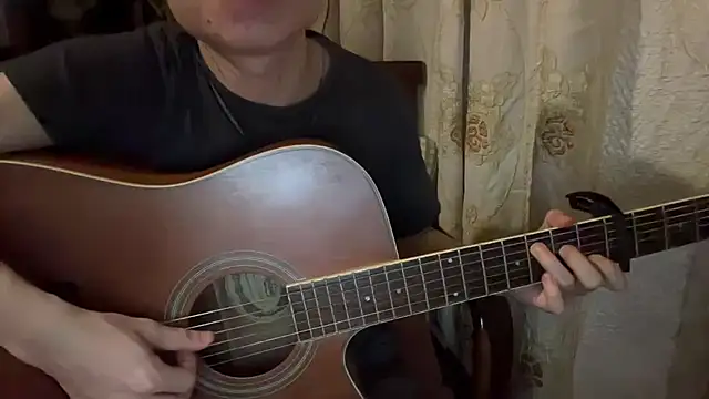 --toro-- (M young) - Sing & playing guitar ：lol： ：lol：