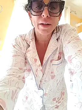 sexy7883 (F milf) - @make me hot and weeet