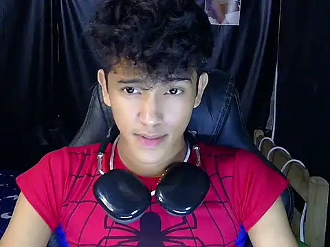 hugekenbigcock - Hugekenbigcock's free webcam - UK Sex Cams