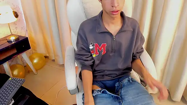 ethan_qop (M twink) - Spit my cock