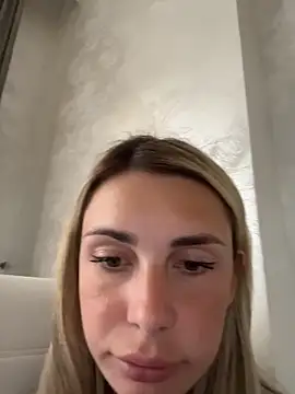 sandracarter (F young) - Squeeze my boobs in public