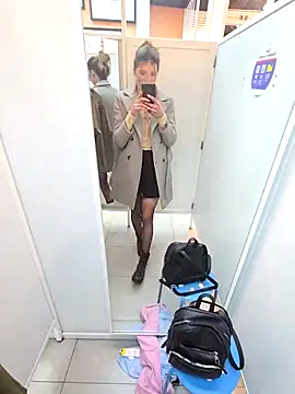 sexyadventuregirl (F young) - Play hard in public