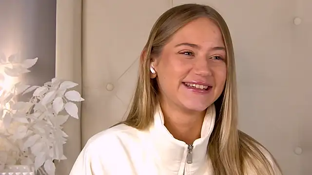 ur_wet_dreams (F young) - pics for last tipper