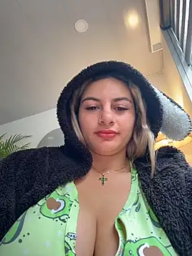 athenearossi (F young) - Massage in my tits