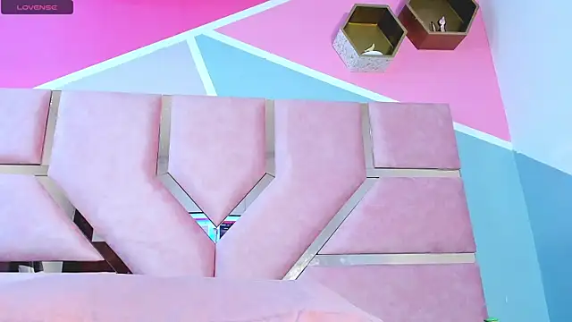 AngelineJolie live cam profile