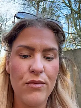 charleigh_xx (F milf) - LT 2 min control and 3 pics