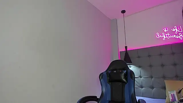 scarletcherry18 (T teen) - play my cock hard