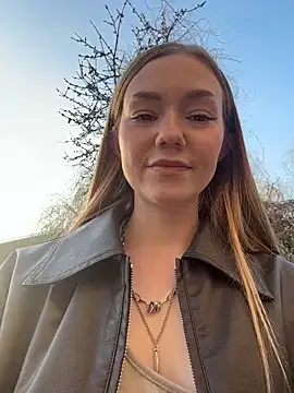 milamoone (F young) - 🥵Fountain SQUIRT and NAKED TITS 💦