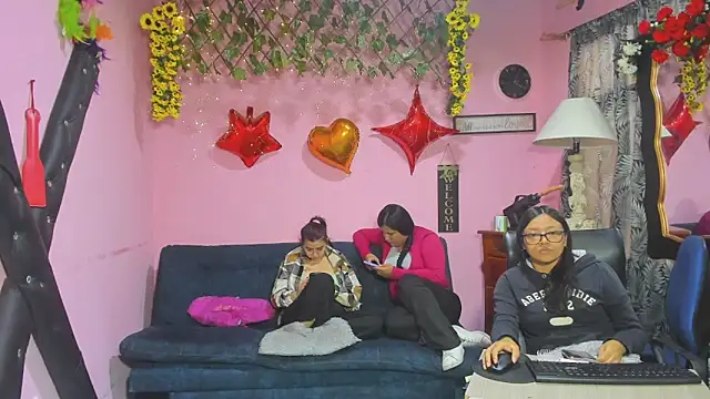 lesbiancuple - Lesbiancuple's free webcam - UK Sex Cams