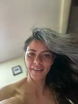 esperanza_gs (F young) - showing breasts in the street😈