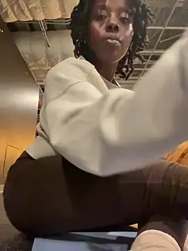 choclatepeaach live cam profile