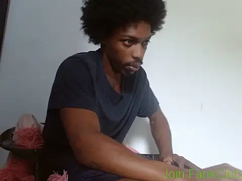 larry-n-clouds - Larry-n-clouds's free webcam - UK Sex Cams