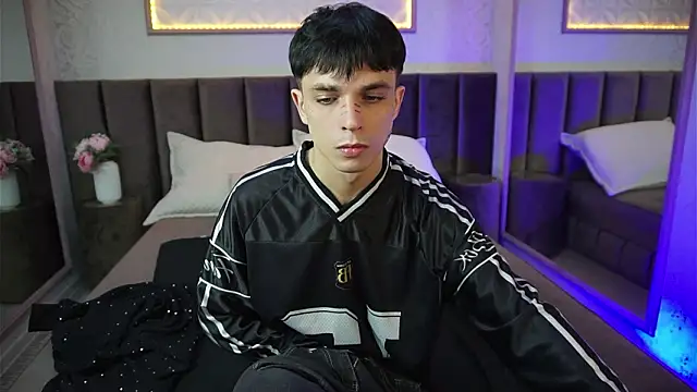 clarkbev (M twink) - Full naked + oil flex💕next -> CumShow💕