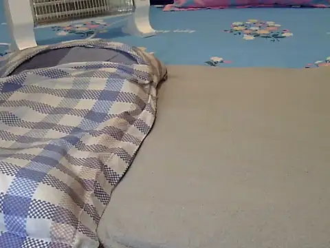 playroom_queen (F young) - cum4thefunofit