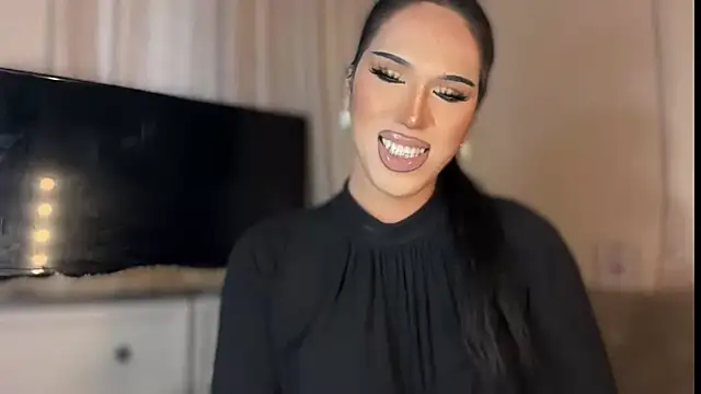 ts_glamxx - Ts_glamxx's free webcam - UK Sex Cams