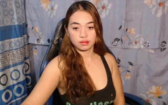 urlover_mae26 (F young) - get  naked & play pussy+finger