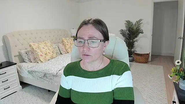 vika73 (F mature) - Watch my video in my profile