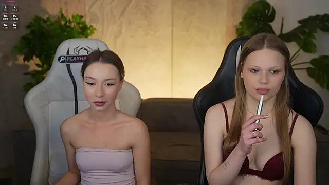 charlotte_dreams (Ask my age) - massage tits handbra / flash