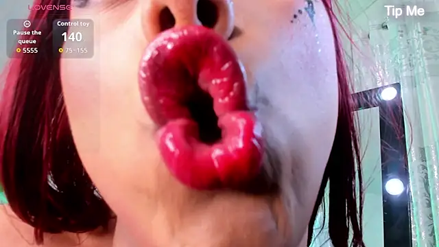 Emili_Roux Live Webcam on Stripchat