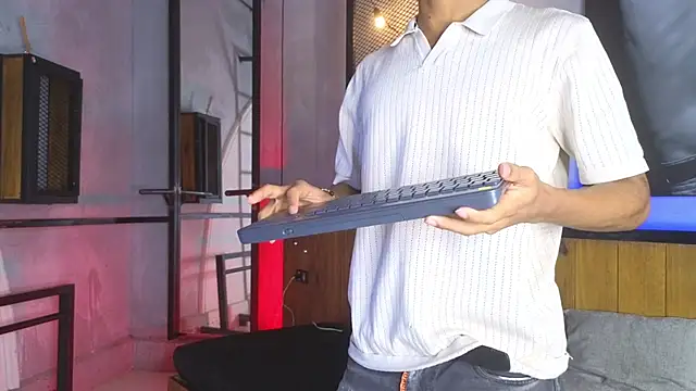 AlanCutee live sex cam