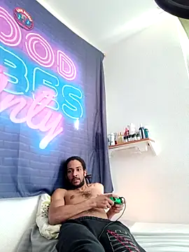 mikaaa97 - Mikaaa97's free webcam - UK Sex Cams