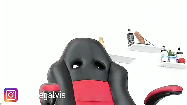 Kloe-squirts live cam profile