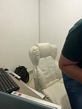 angie_e (Ask my age) - Open pants in the office 🤫😫😈