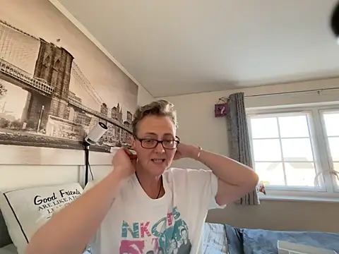 curvy-jinx (F mature) - Orgasm video