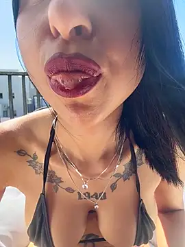 sasha-bloom - Sasha-Bloom's free webcam - UK Sex Cams