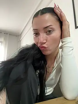 Webcam Model (Karmenlovex)  is live.Free join now!